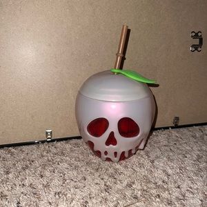 Snow White poison apple cup